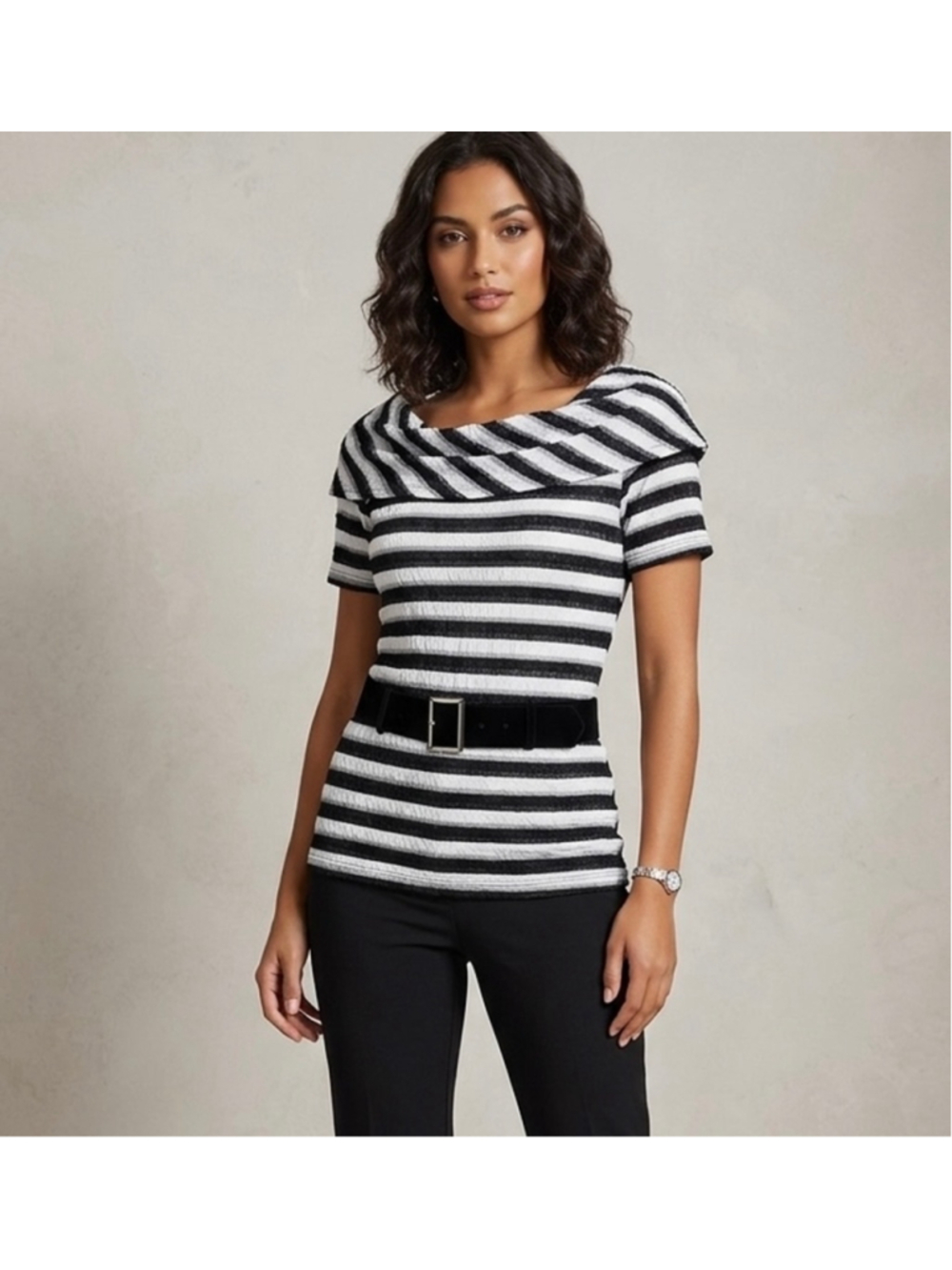 Frank Lyman Black White Striped Textured woman’s size 8 Short Sleeve Top 1382